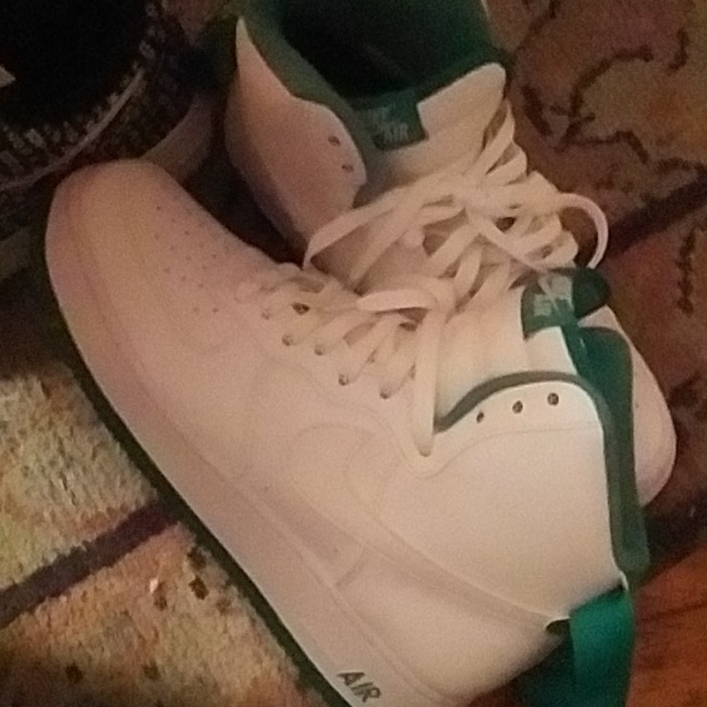 Nikes - Picture 2 of 4